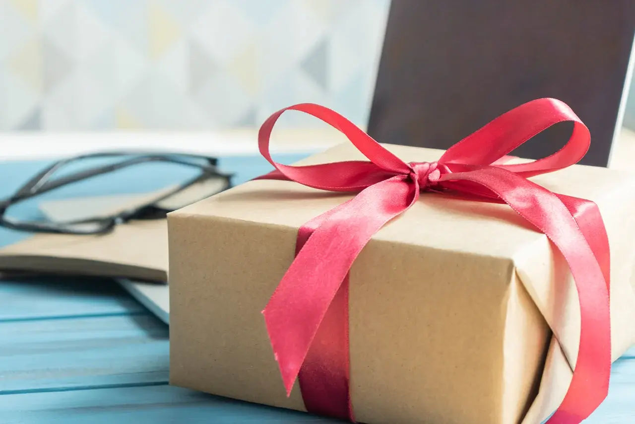 20-Thoughtful-Gifts-for-Management-Hero